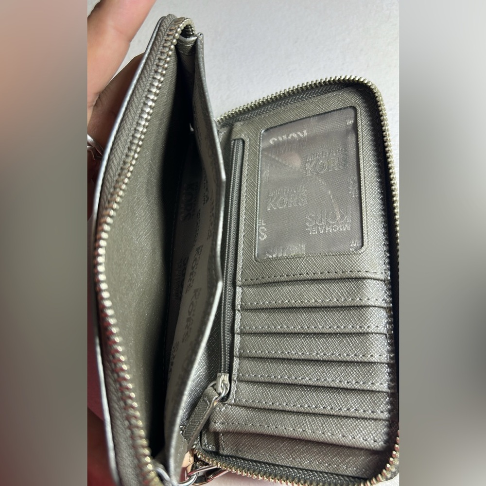 Michael Kors Wristled Wallet Metallic Brown/Silver with Logo and Zipper - Picture 7 of 10